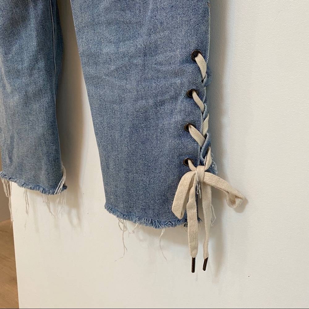 Cropped jeans• tie detail at bottom - Picture 3 of 6